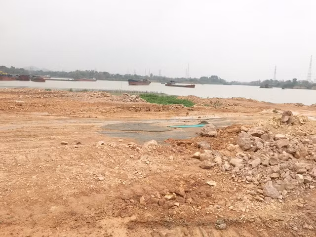 Ha Noi: San lap song Soc Son trai phep lam diem tap ket khoang san-Hinh-5