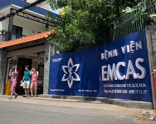 He lo danh tinh bac si phau thuat tham my o EMCAS lam khach hang tu vong khi nang nguc