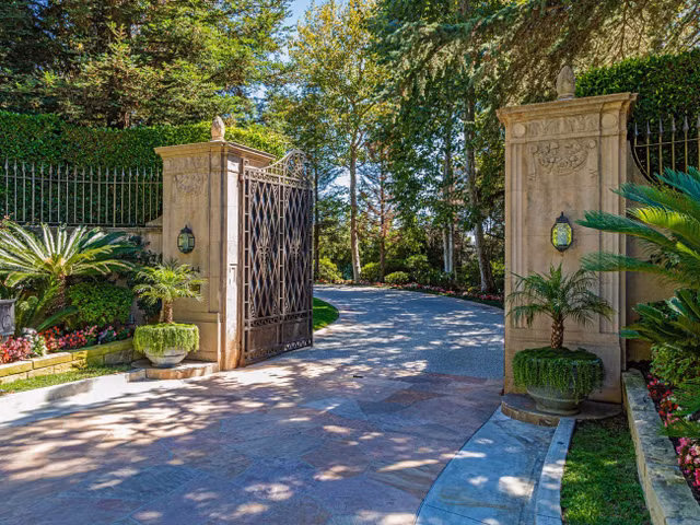 Dinh thu dat nhat My duoc rao ban voi gia 225 trieu USD-Hinh-7