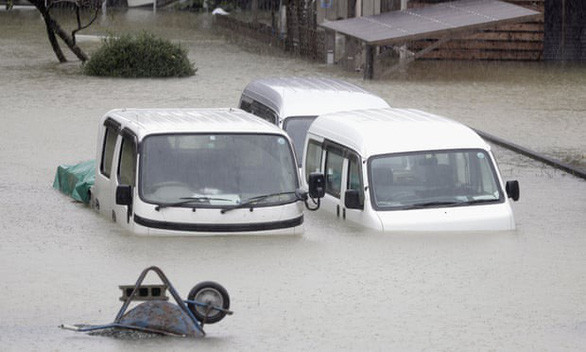 Cận cảnh siêu bão quái vật Hagibis tàn phá tanh bành Nhật Bản - Hình 11 Can canh sieu bao quai vat Hagibis tan pha tanh banh Nhat Ban-Hinh-11