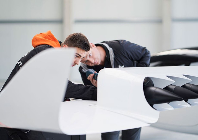 Taxi bay dau tien tren the gioi sap cat canh, van toc 100km/h-Hinh-8