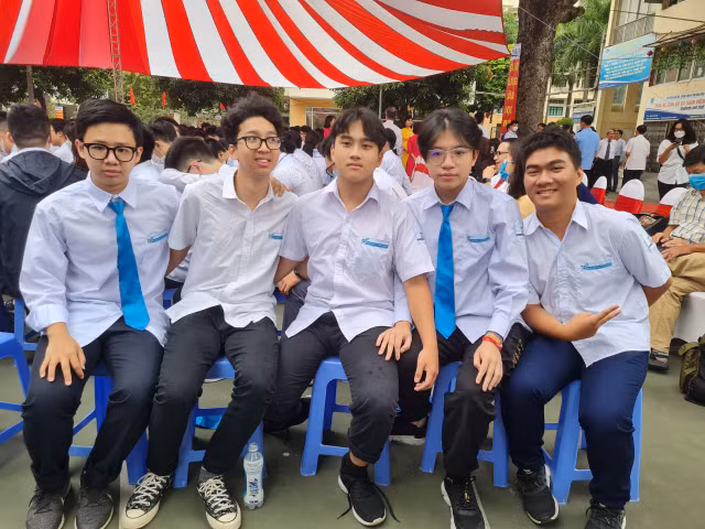 Chu tich nuoc Nguyen Xuan Phuc: Doi moi mo hinh truong chuyen, boi duong nhan tai cho dat nuoc-Hinh-8