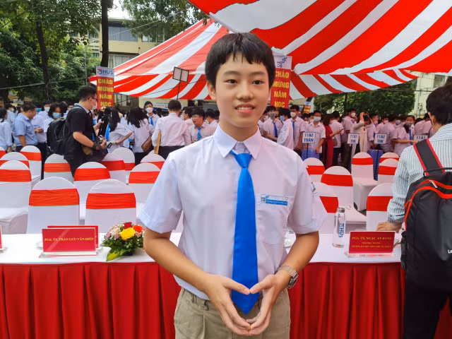 Chu tich nuoc Nguyen Xuan Phuc: Doi moi mo hinh truong chuyen, boi duong nhan tai cho dat nuoc-Hinh-6