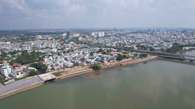 Cận cảnh đường ven sông Đồng Nai gần 2.000 tỷ sau 2 năm khởi công - Hình 9 Can canh duong ven song Dong Nai gan 2.000 ty sau 2 nam khoi cong-Hinh-9