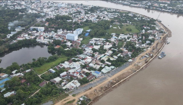 Cận cảnh đường ven sông Đồng Nai gần 2.000 tỷ sau 2 năm khởi công - Hình 8 Can canh duong ven song Dong Nai gan 2.000 ty sau 2 nam khoi cong-Hinh-8