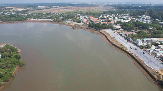 Cận cảnh đường ven sông Đồng Nai gần 2.000 tỷ sau 2 năm khởi công - Hình 3 Can canh duong ven song Dong Nai gan 2.000 ty sau 2 nam khoi cong-Hinh-3