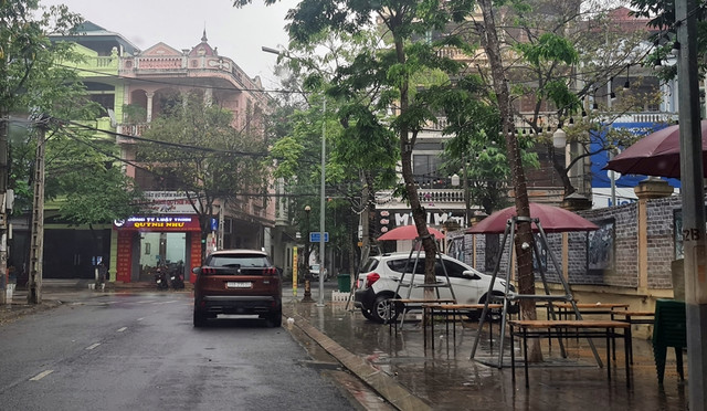 Bắc Ninh: Hàng quán “nuốt chửng” vỉa hè để kinh doanh - Hình 14 Bac Ninh: Hang quan “nuot chung” via he de kinh doanh-Hinh-14