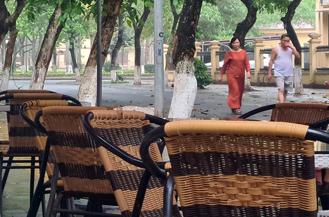Bắc Ninh: Hàng quán “nuốt chửng” vỉa hè để kinh doanh - Hình 11 Bac Ninh: Hang quan “nuot chung” via he de kinh doanh-Hinh-11