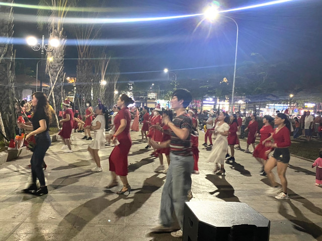 Dem Giang sinh ruc ro sac mau o Dong Nai-Hinh-22