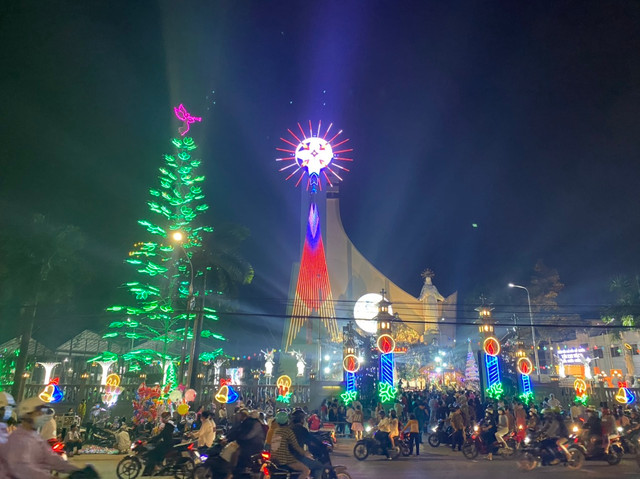 Dem Giang sinh ruc ro sac mau o Dong Nai-Hinh-4