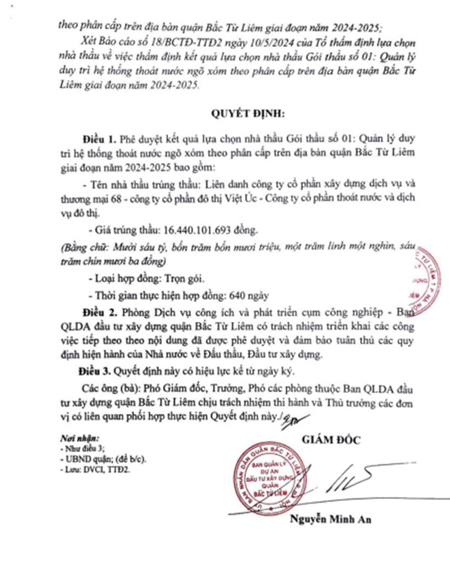 Xe bồn tưới cây giữa trời mưa lớn gây xôn xao ở Hà Nội - Hình 2 Xe bon tuoi cay giua troi mua lon gay xon xao o Ha Noi-Hinh-2