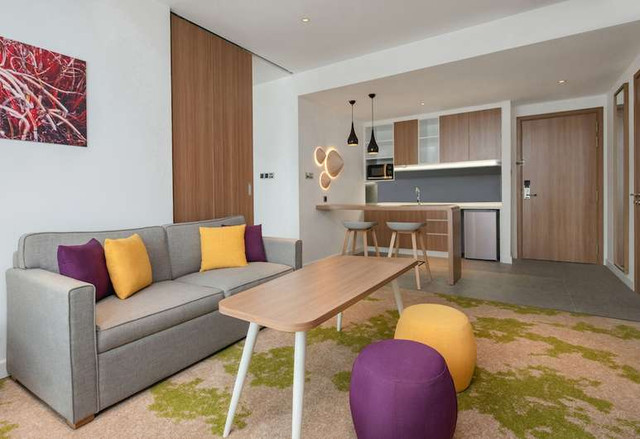 Cận cảnh khách sạn Holiday Inn & Suites Saigon Airport được dùng làm nơi cách ly Covid-19 - Hình 8 Can canh khach san Holiday Inn & Suites Saigon Airport duoc dung lam noi cach ly Covid-19-Hinh-8