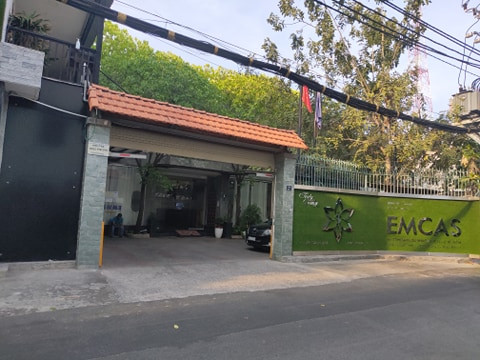 Thẩm mỹ viện Gangwhoo bị tố làm hỏng mũi, ngực khách hàng - Hình 2 Tham my vien Gangwhoo bi to lam hong mui, nguc khach hang-Hinh-2