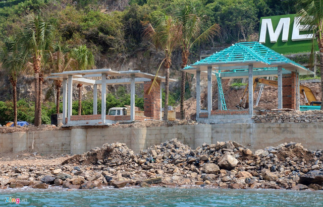 Cận cảnh công trình không phép ở đảo Hòn Tằm, lấn danh thắng vịnh Nha Trang - Hình 7 Can canh cong trinh khong phep o dao Hon Tam, lan danh thang vinh Nha Trang-Hinh-7