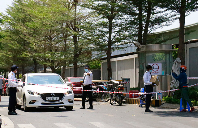 Hai chung cư ở Sài Gòn bị phong toả do có người dương tính Covid-19 Hai chung cu o Sai Gon bi phong toa do co nguoi duong tinh Covid-19