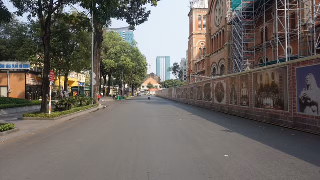 Trung tam TP HCM 'vang lang nhu to', duong pho trong tron-Hinh-4