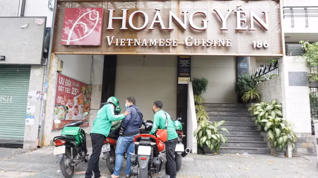 Nha hang, quan an tai TP HCM dong loat dong cua, ngung phuc vu tai cho-Hinh-6