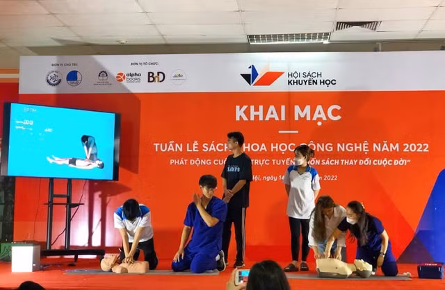 Cuon sach Cam nang so cap cuu thuong thuc: Can cho tat ca moi nha