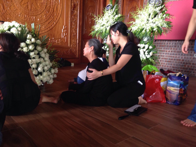 Nhiều vết xước đóng vảy trên thi thể học sinh tử vong vì bị bỏ quên trong ô tô trường Gateway - Hình 8 Nhieu vet xuoc dong vay tren thi the hoc sinh tu vong vi bi bo quen trong o to truong Gateway-Hinh-8