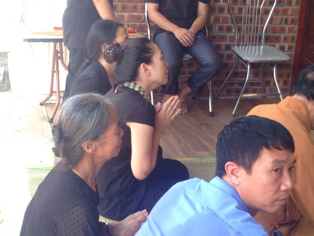 Nhiều vết xước đóng vảy trên thi thể học sinh tử vong vì bị bỏ quên trong ô tô trường Gateway - Hình 7 Nhieu vet xuoc dong vay tren thi the hoc sinh tu vong vi bi bo quen trong o to truong Gateway-Hinh-7