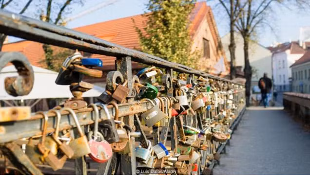 Su that bat ngo ben trong nhung tieu quoc gia ky la nhat hanh tinh-Hinh-8