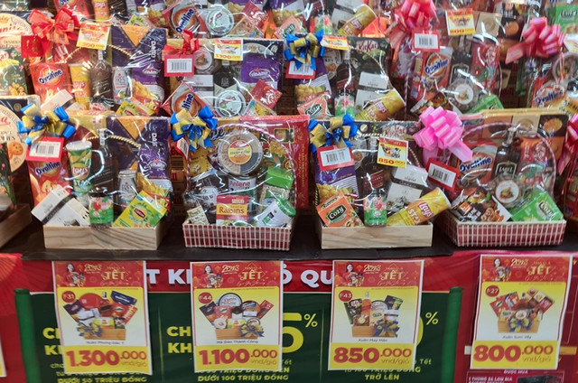 Hàng hóa Tết đồng loạt lên kệ siêu thị ở Hà Nội - Hình 4 Hang hoa Tet dong loat len ke sieu thi o Ha Noi-Hinh-4