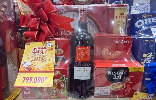 Hàng hóa Tết đồng loạt lên kệ siêu thị ở Hà Nội - Hình 7 Hang hoa Tet dong loat len ke sieu thi o Ha Noi-Hinh-7