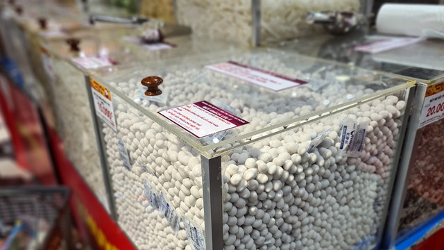 Hàng hóa Tết đồng loạt lên kệ siêu thị ở Hà Nội - Hình 15 Hang hoa Tet dong loat len ke sieu thi o Ha Noi-Hinh-15