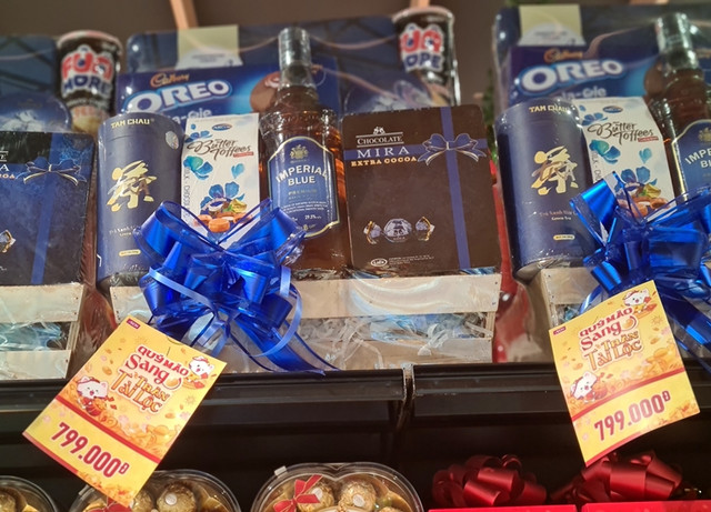 Hàng hóa Tết đồng loạt lên kệ siêu thị ở Hà Nội - Hình 8 Hang hoa Tet dong loat len ke sieu thi o Ha Noi-Hinh-8