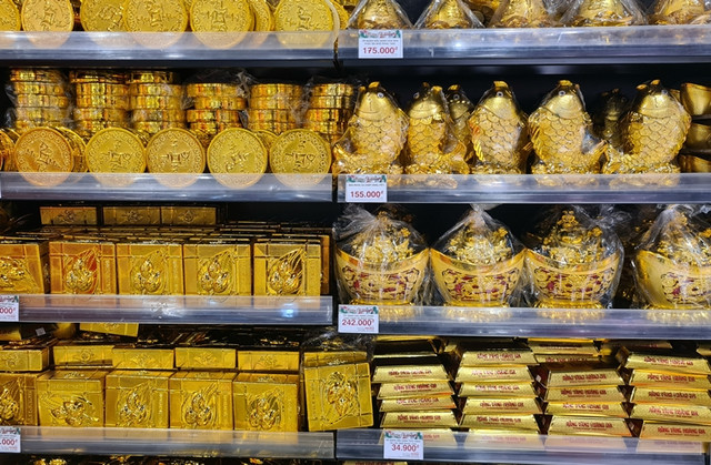 Hàng hóa Tết đồng loạt lên kệ siêu thị ở Hà Nội - Hình 11 Hang hoa Tet dong loat len ke sieu thi o Ha Noi-Hinh-11