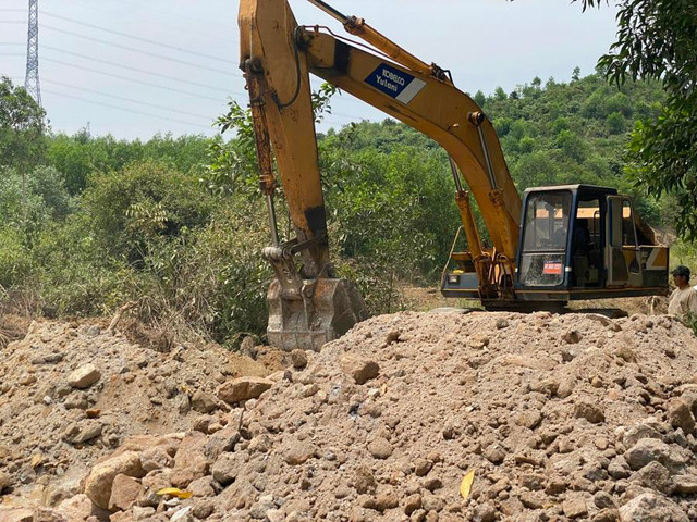 Ai đứng sau công ty Lý Tuấn bị phạt gần 1 tỷ đồng về khoáng sản? Ai dung sau cong ty Ly Tuan bi phat gan 1 ty dong ve khoang san?