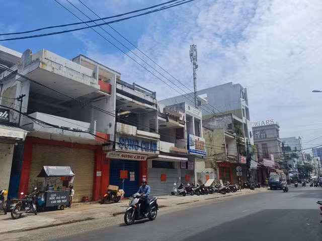 Hang loat can nha nam trong pham vi san van dong Chi Lang dang duoc giai toa-Hinh-8