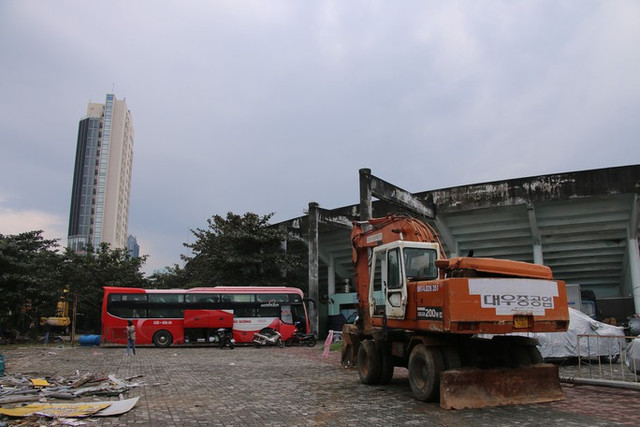 Hàng loạt căn nhà nằm trong phạm vi sân vận động Chi Lăng đang được giải tỏa - Hình 2 Hang loat can nha nam trong pham vi san van dong Chi Lang dang duoc giai toa-Hinh-2