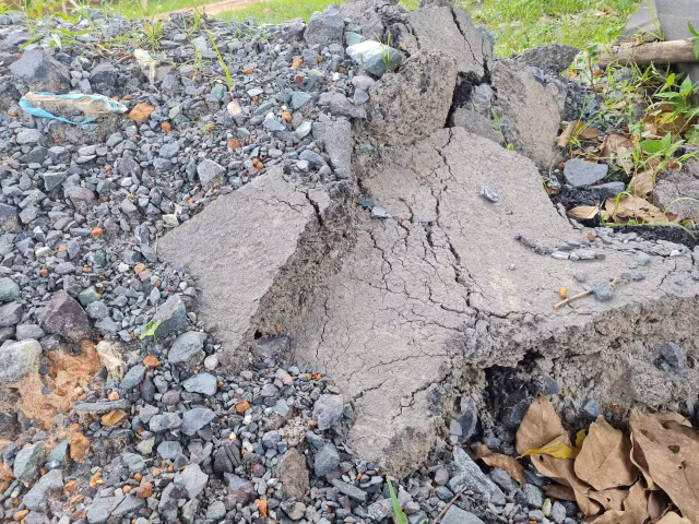 Trang Bom (Dong Nai): Duong tien ti vua sua lai nut, bong ria, cong ty Hung Phi se sua den bao gio ?-Hinh-8