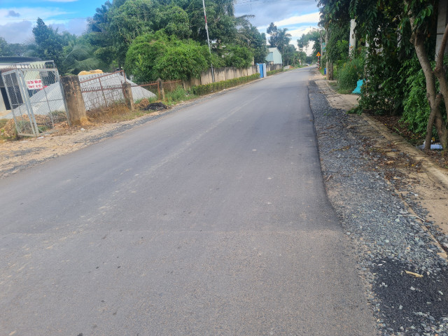 Trảng Bom (Đồng Nai): Đường tiền tỉ vừa sửa lại nứt, bong rìa, công ty Hùng Phi sẽ sửa đến bao giờ ? - Hình 6 Trang Bom (Dong Nai): Duong tien ti vua sua lai nut, bong ria, cong ty Hung Phi se sua den bao gio ?-Hinh-6