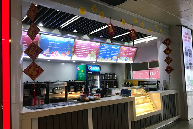 Khach lo lay nhiem virus corona, rap chieu phim o Ha Noi vang tanh-Hinh-7