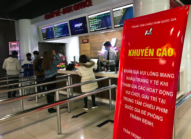 Khach lo lay nhiem virus corona, rap chieu phim o Ha Noi vang tanh-Hinh-3