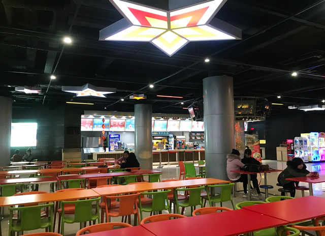 Khach lo lay nhiem virus corona, rap chieu phim o Ha Noi vang tanh-Hinh-6