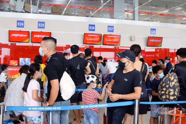 Gia ve may bay lai 're beo', hang khong keu cuu-Hinh-3