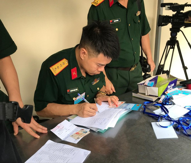 Cựu Thứ trưởng Bộ Quốc phòng Nguyễn Văn Hiến cùng Út 'trọc' hầu toà - Hình 2 Cuu Thu truong Bo Quoc phong Nguyen Van Hien cung Ut 'troc' hau toa-Hinh-2