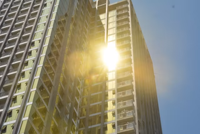 Chan dung ong chu toa nha Risemount Apartment dat vang gay choi mat o Da Nang-Hinh-2