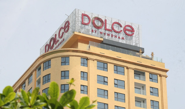 Can canh toa nha dat vang 24k Ha Noi Golden Lake choi loa giua nang nong-Hinh-9