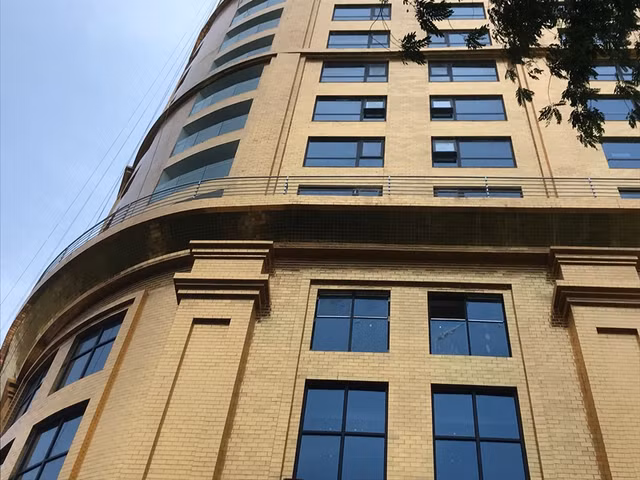 Can canh toa nha dat vang 24k Ha Noi Golden Lake choi loa giua nang nong-Hinh-7