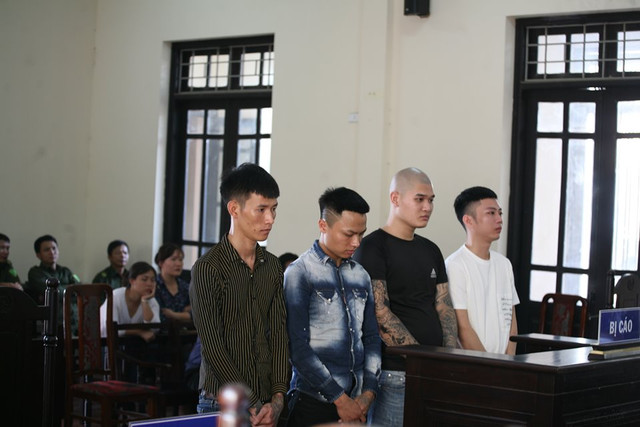 Hàng xóm biến nhau thành kẻ thù vì tranh chấp đất đai Hang xom bien nhau thanh ke thu vi tranh chap dat dai