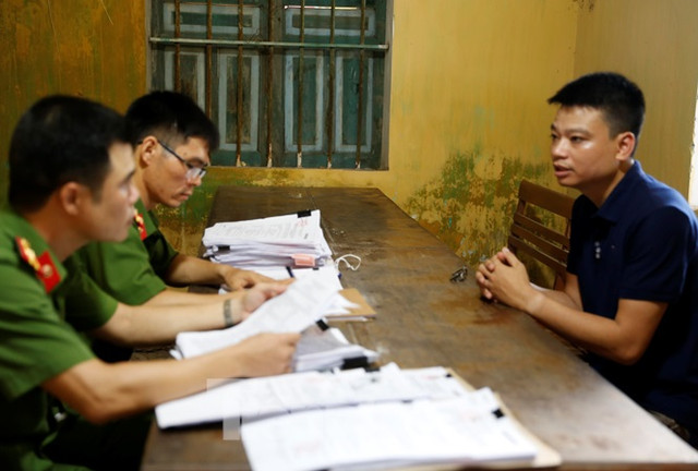 Nhân viên ngân hàng lừa khách chiếm đoạt 16 tỷ Nhan vien ngan hang lua khach chiem doat 16 ty