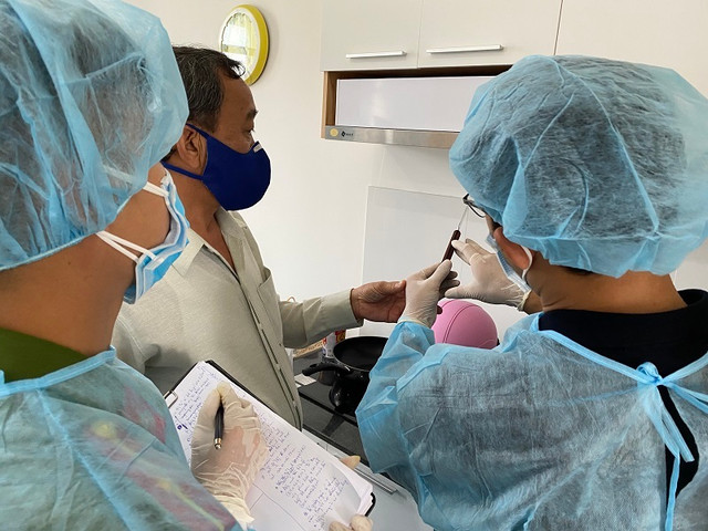 Cảnh khám xét nơi ở của kẻ chặt xác cô gái nhét vào vali ở Đà Nẵng Canh kham xet noi o cua ke chat xac co gai nhet vao vali o Da Nang