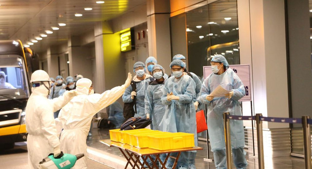 Cận cảnh 30 'vị khách đặc biệt' được bảo hộ tận răng về từ Vũ Hán - Hình 11 Can canh 30 'vi khach dac biet' duoc bao ho tan rang ve tu Vu Han-Hinh-11