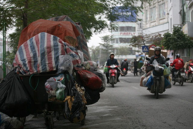 Rac thai chat thanh “nui