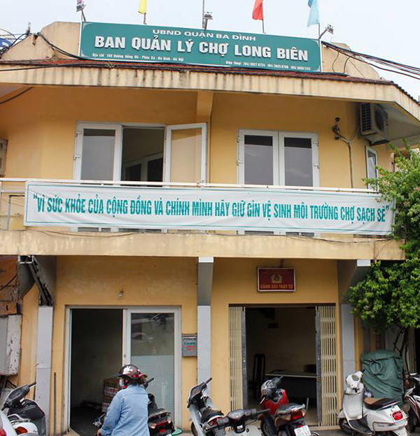 Tiểu thương nói gì sau khi trùm bảo kê chợ Long Biên Hưng “kính” bị bắt? Tieu thuong noi gi sau khi trum bao ke cho Long Bien Hung “kinh” bi bat?