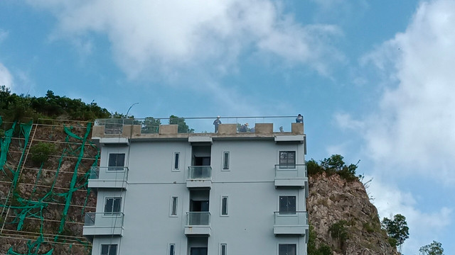 'Cắt ngọn' nhiều công trình vi phạm tại dự án Ocean View Nha Trang - Hình 4 'Cat ngon' nhieu cong trinh vi pham tai du an Ocean View Nha Trang-Hinh-4